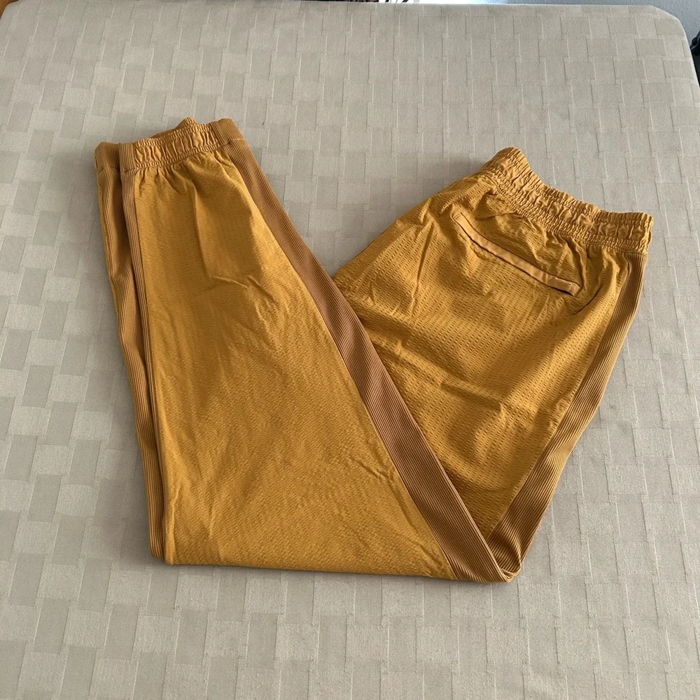 Athleta Textured Brooklyn Jogger Pant in Marigold - Picture 7 of 13